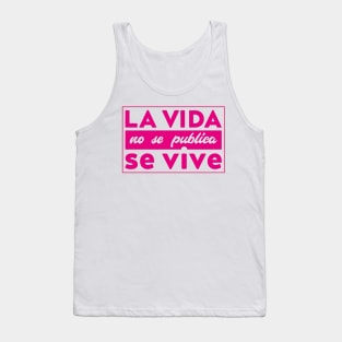 Spanish quote | La Vida no se publica se Vive Tank Top